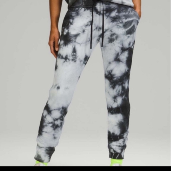 Lululemon joggers - Picture 2 of 6